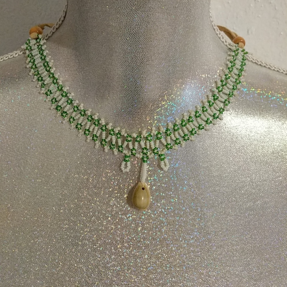 💞Vintage 70's beaded choker